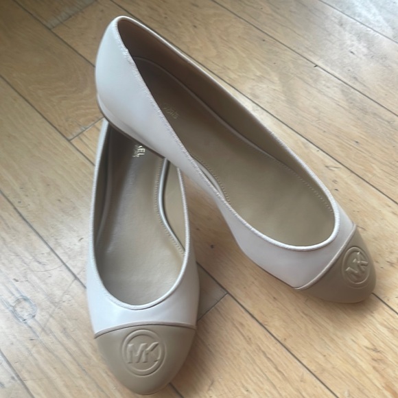 MICHAEL MICHAEL KORS Dylan Ballet Flats. New . No box - Picture 2 of 6